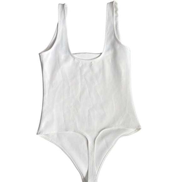 Good American (Khloé Kardashian brand) white square-neck bodysuit - Picture 3 of 4